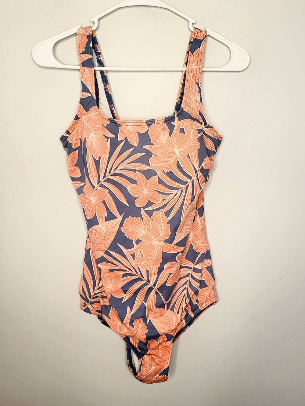 Lands’ End Women’s Tugless Tank One Piece Swimsuit – Size 10
